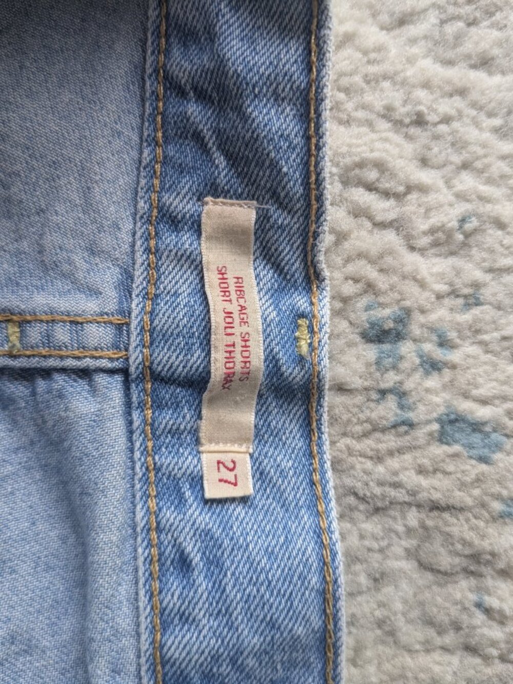Levi's Ribcage Short - Picture 3 of 4